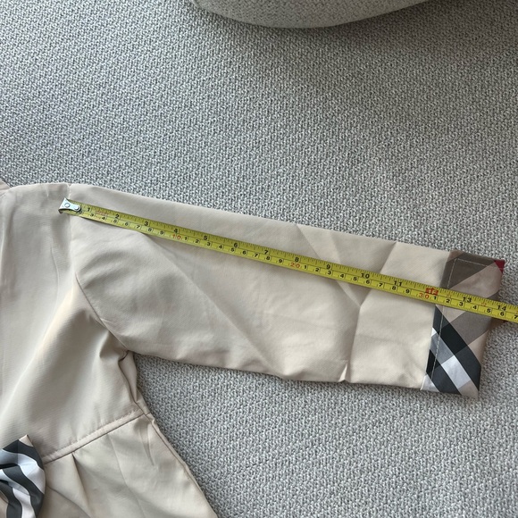 Burberry Kids Beige Raincoat with Plaid Trim - Picture 8 of 10